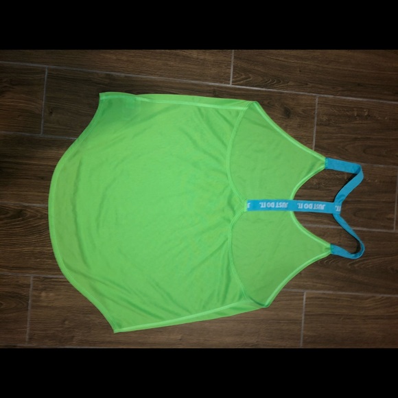 Nike Razorback workout/yoga tank excellent - Picture 4 of 4